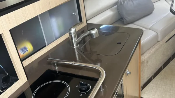 Monterey 295 Sport Yacht - Image 13