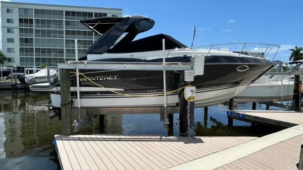 Monterey 295 Sport Yacht - Image 4