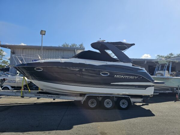 Monterey 295 Sport Yacht - Image 2