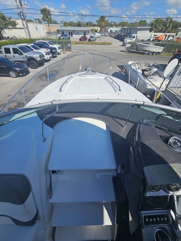 Monterey 295 Sport Yacht - Image 7