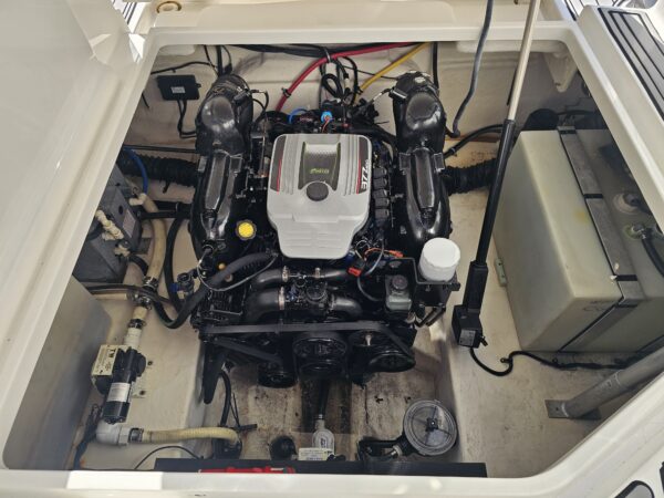 Monterey 295 Sport Yacht - Image 22