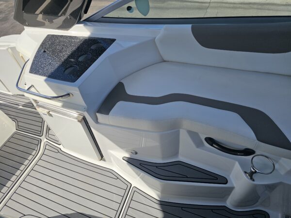 Monterey 295 Sport Yacht - Image 17