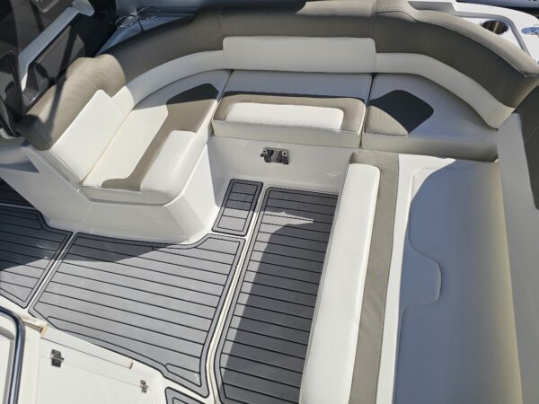 Monterey 295 Sport Yacht - Image 20
