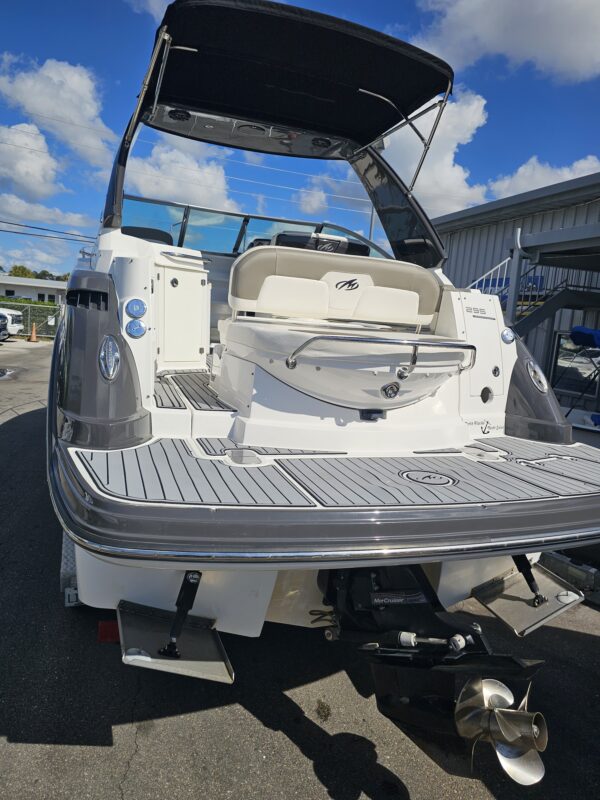 Monterey 295 Sport Yacht - Image 24