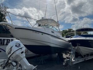 Boston Whaler 27 Conquest