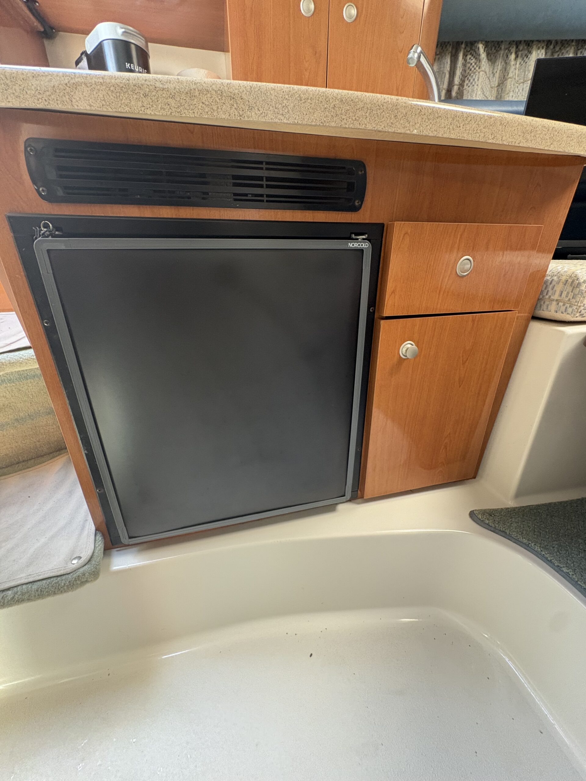 2002 Four Winns 268 Vista - Image 16