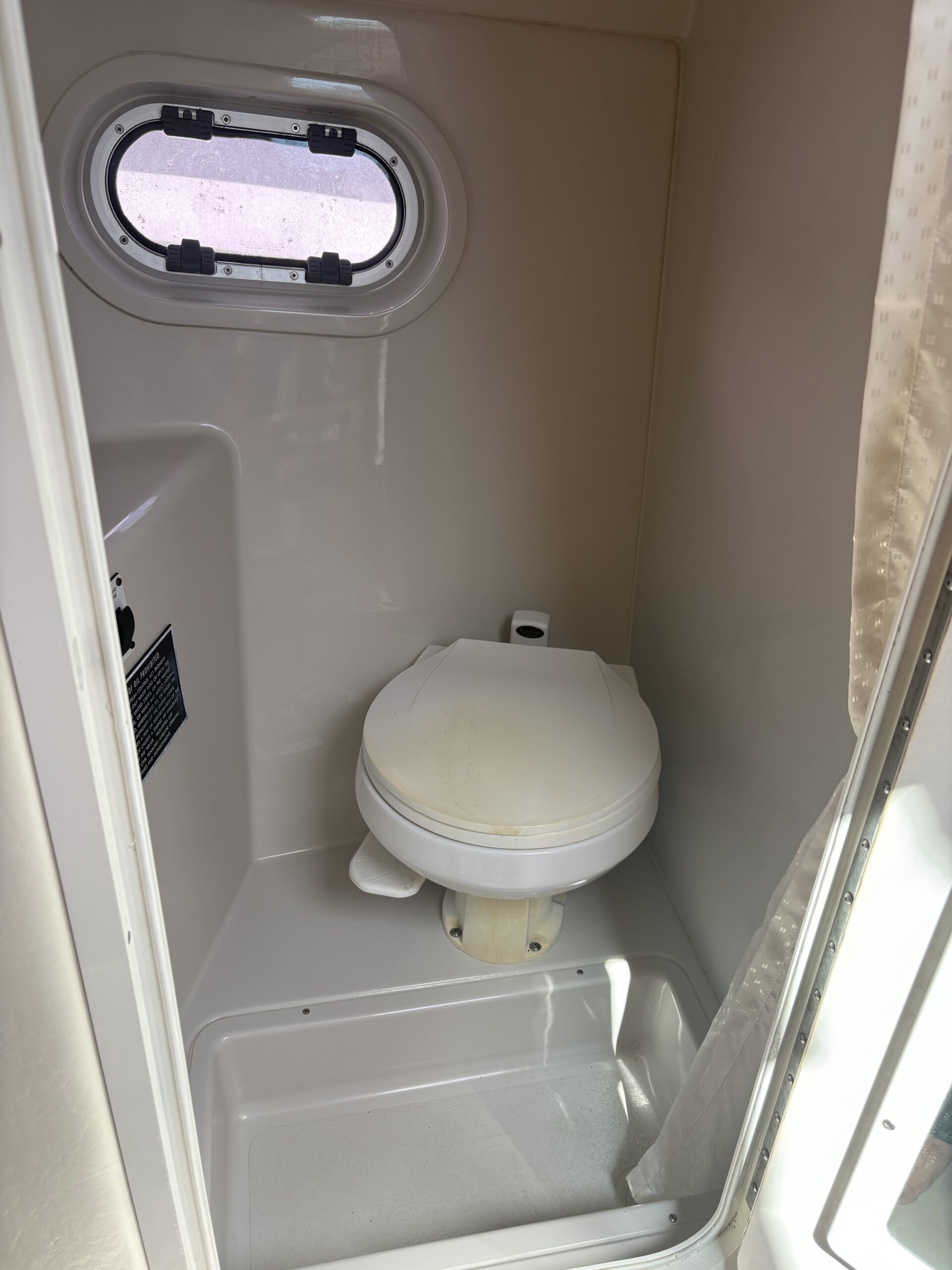 2002 Four Winns 268 Vista - Image 19